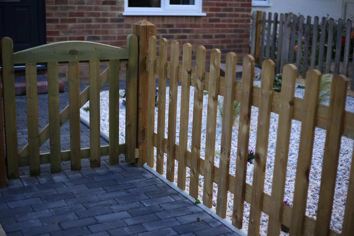 Picket fence gate